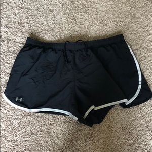 EUC Under Armour black large shorts